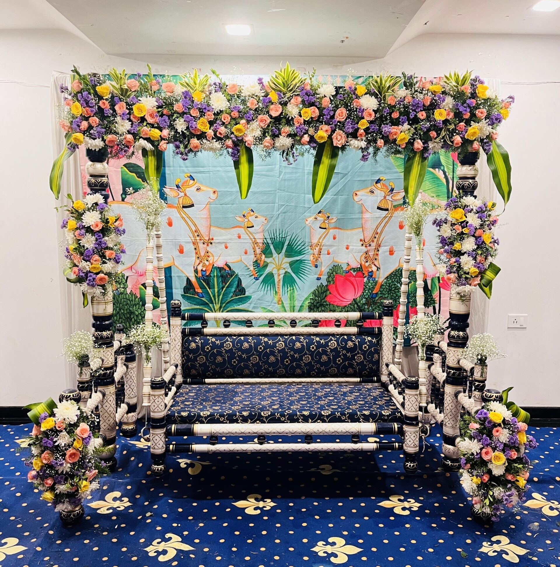 Baby shower decoration with swinging chair Baby shower decoration with swinging chair